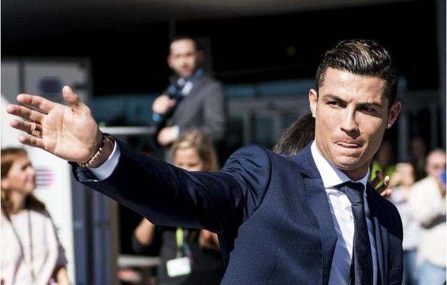 国乒新增一位世界冠军！林诗栋全勤 王楚钦三线作战（国乒再添世界冠军！林诗栋全勤出战，王楚钦三线并进）