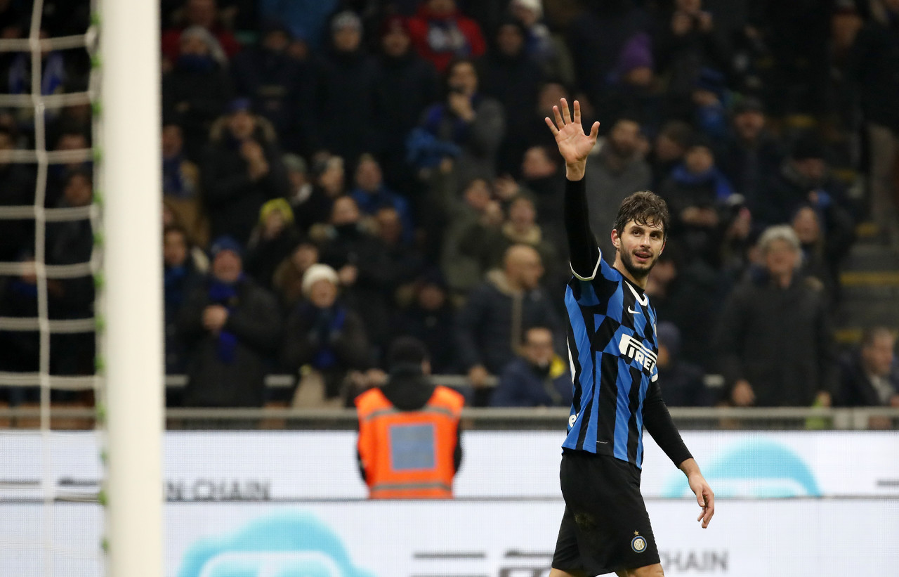 领取巴萨队史最受喜爱球员奖，梅西：巴塞罗那是我的家（梅西当选巴萨史上最受喜爱球员：巴塞罗那永远是我家）