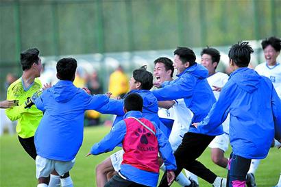 速滑世界杯宁忠岩连场激战已拼下四块奖牌 走出痛苦过往要再攀冬奥巅峰（速滑世界杯宁忠岩鏖战连场斩获四枚奖牌 走出阴霾再冲冬奥巅峰）