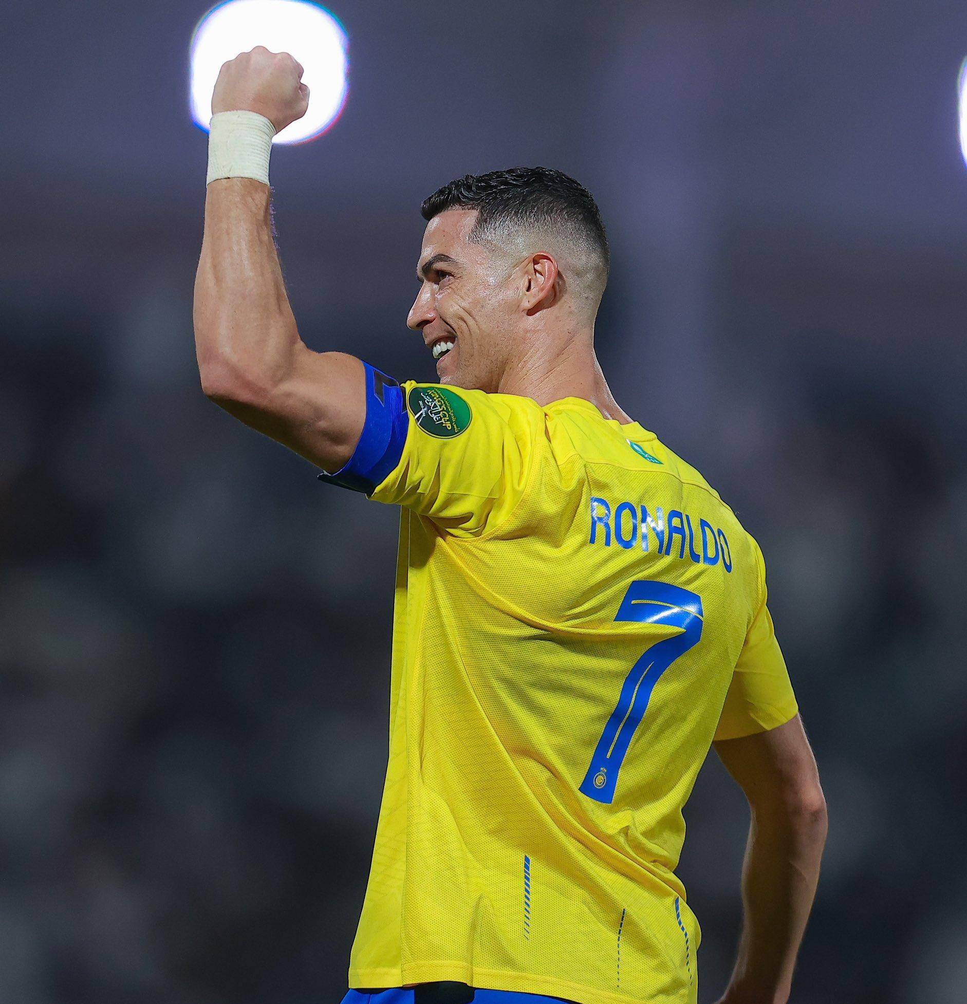 半场战报：沃尔夫斯堡1-1霍芬海姆，阿穆拉，布格尔破门（中场战报：沃尔夫斯堡1-1霍芬海姆，阿穆拉、布格尔各入一球）