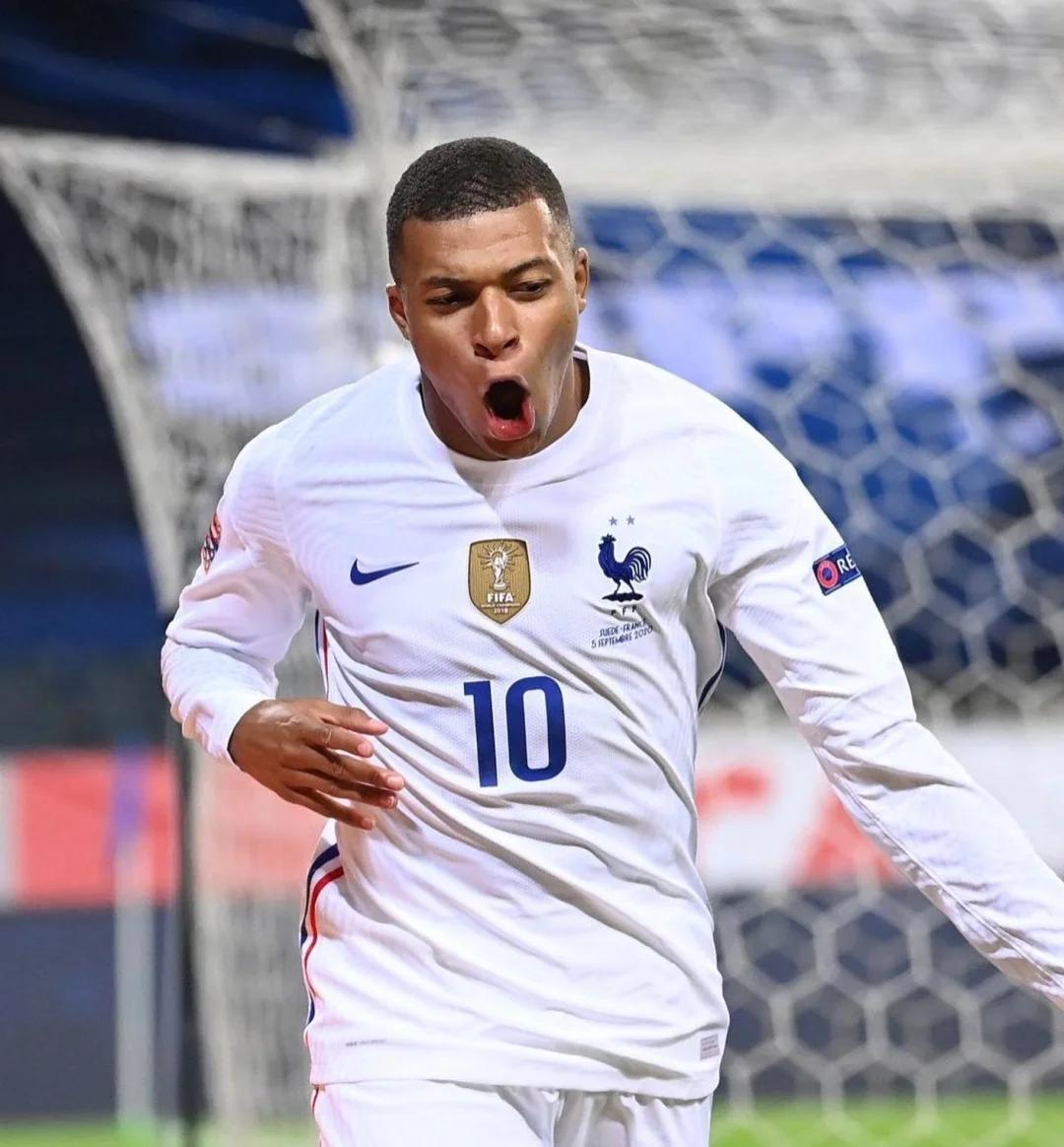 跑位决定进球机会（得分关键在跑位）