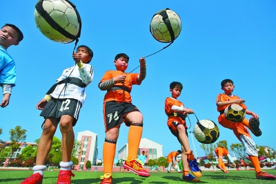 意甲知名媒体人谈巴特萨吉：他曾经拒绝了科莫，未来可以向加比亚学习（意媒名记点评巴特萨吉：曾拒科莫，未来可向加比亚取经）