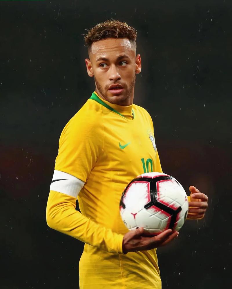 全市场：尤文与那不勒斯对格雷茨卡有意，正关注其续约情况（尤文和那不勒斯看中格雷茨卡，密切留意续约走向）