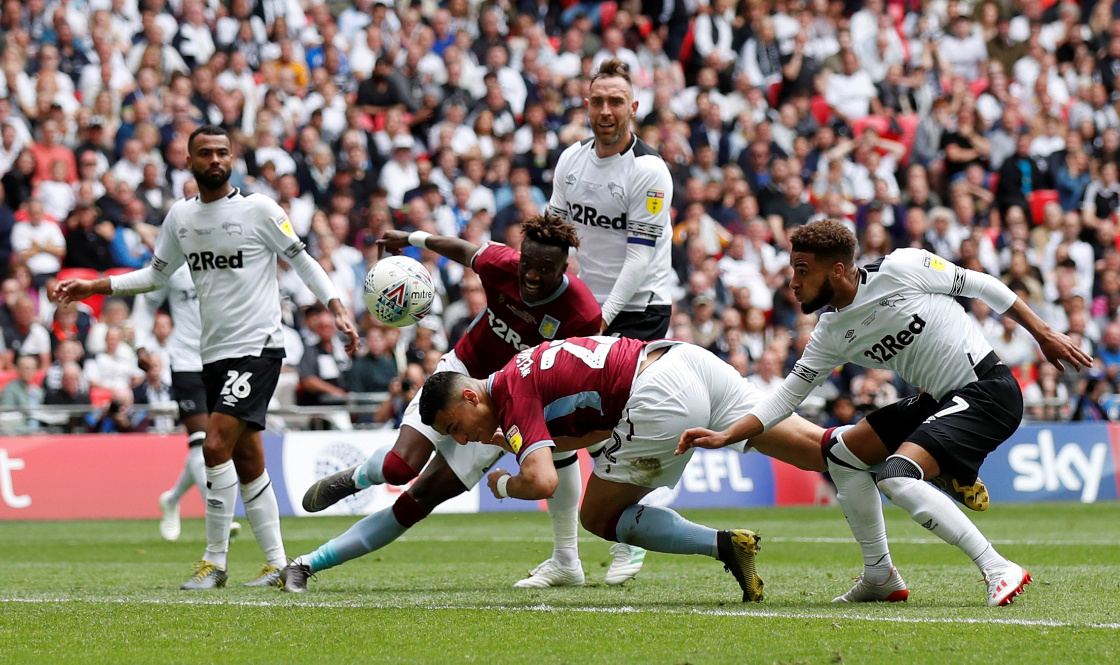 圣吉罗斯主帅：我们展现出了勇气和激情，对球队表现感到满意（圣吉罗斯主帅满意球队发挥：勇气与激情尽显）